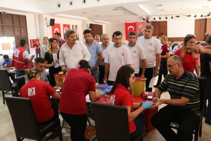 Hatay Büyükşehir ve HATSU’dan Mehmetçik için kan bağışı