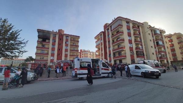 Konya'da korkutan yangın! Apartmanda çıkan yangında 7 kişi dumandan etkilendi