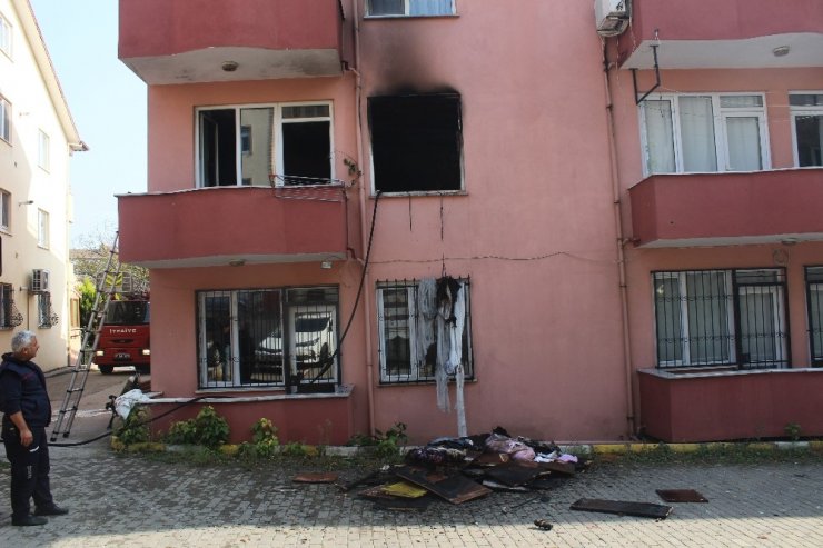 Cinnet geçiren baba evi ateşe verdi: 2 ölü, 1 yaralı