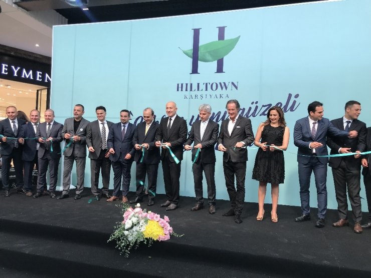 İzmir’in yeni alışveriş merkezi kapılarını açtı