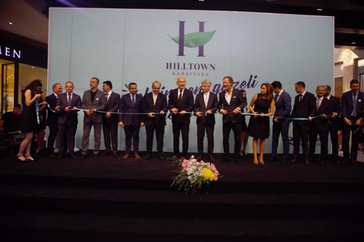 İzmir’in yeni alışveriş merkezi kapılarını açtı