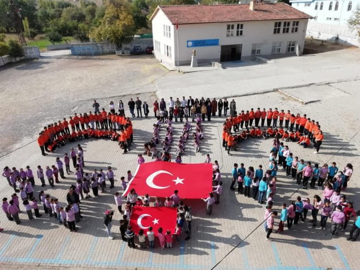 49 bin 77 öğrenci, 3 bin 436 öğretmenden ’Barış Pınarı Harekatı’ için asker selamı
