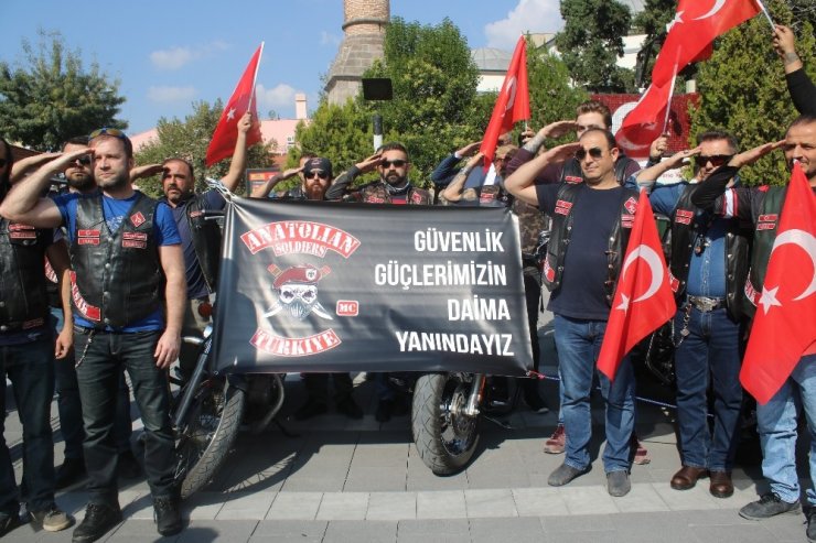 Uşak Türk bayrağı asılı motor sesleriyle yankılandı
