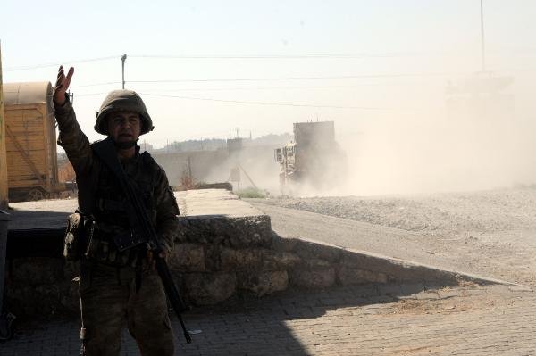 Fırat'ın doğusunda, teröristlerin tuzakladığı patlayıcılar bulunarak imha ediliyor