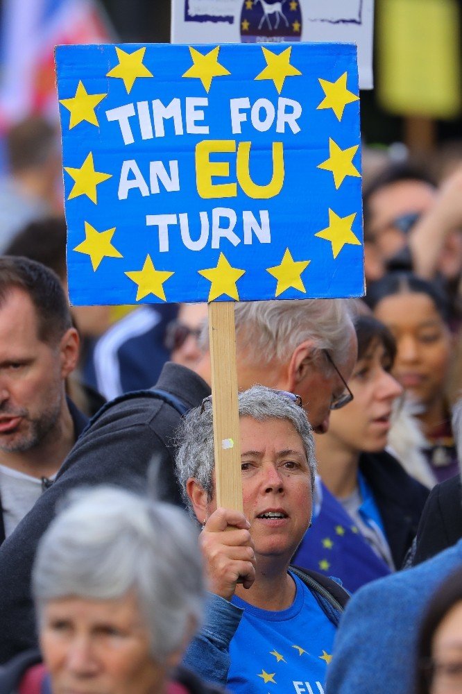Brexit karşıtı yüz binlerce kişi sokağa döküldü