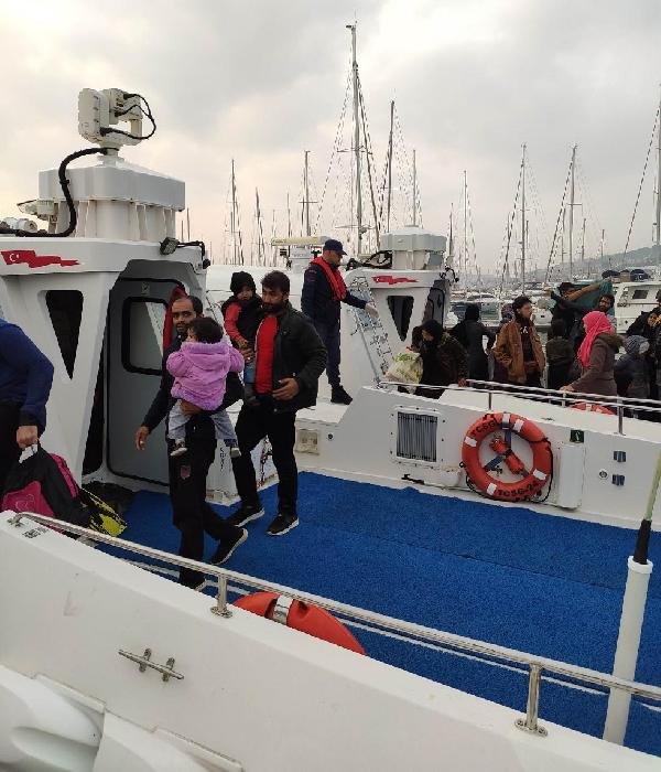 İzmir açıklarında 173 kaçak göçmen yakalandı