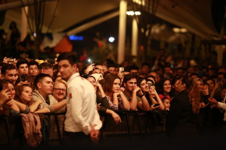 Haluk Levent’ten İzmir’de muhteşem konser