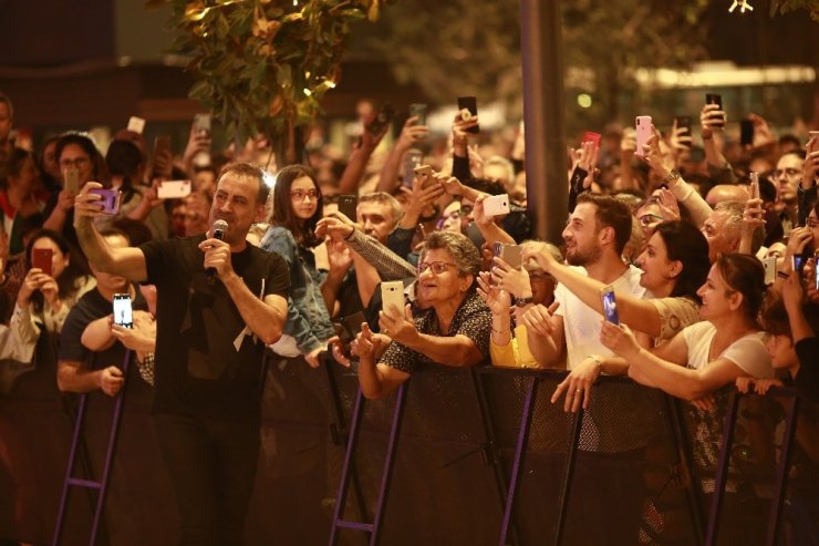 Haluk Levent’ten İzmir’de muhteşem konser