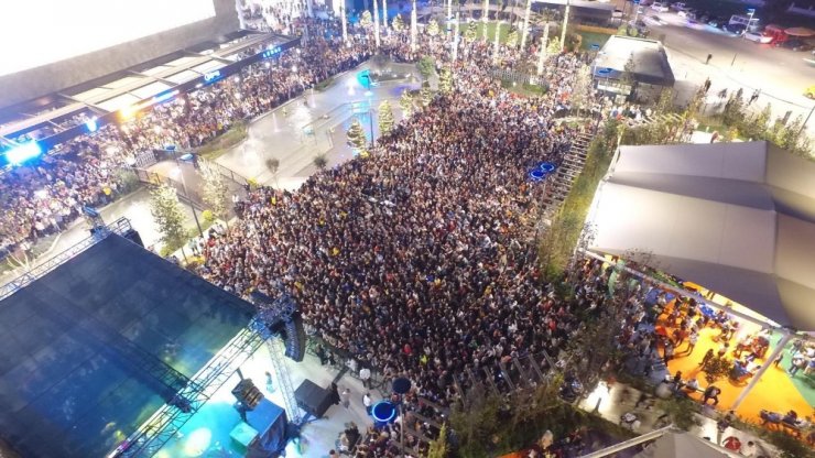 Haluk Levent’ten İzmir’de muhteşem konser