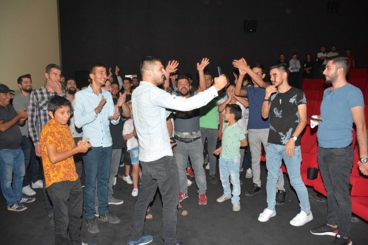 "Facia Üçlü Karışma Bende" Adana özel gösterimi