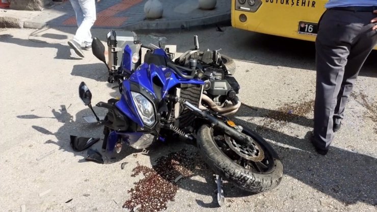 75 metre sürüklenen motosikletlinin imdadına yoldan geçen doktor koştu