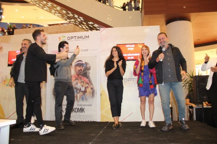 İzmir’de Cem Yılmaz’lı "Karakomik Filmler" galası