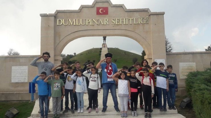 Öğrenciler Barış Pınarı Harekatı için tek yürek olup askerlere selam gönderdiler