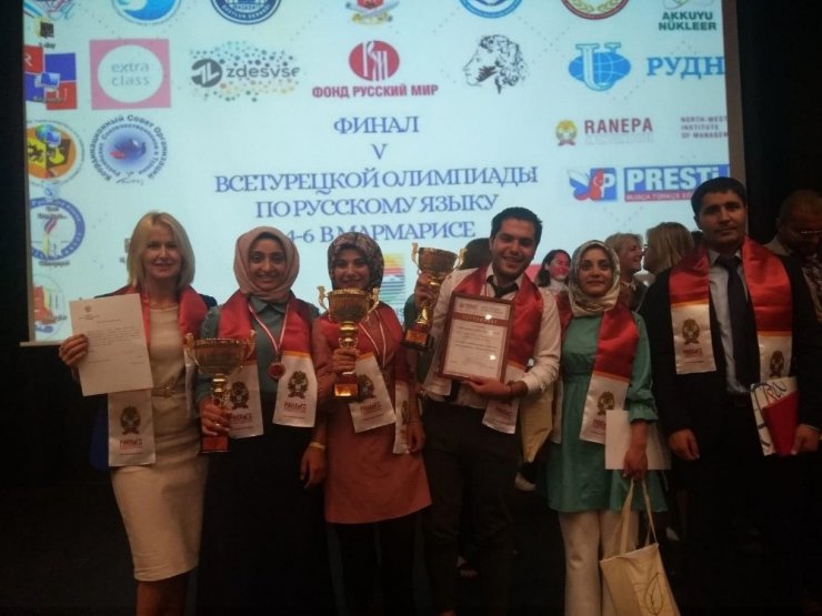 AİÇÜ Rektörü Prof. Dr. Karabulut, Rusça Olimpiyatlarında ödül alan öğrencileri kabul etti