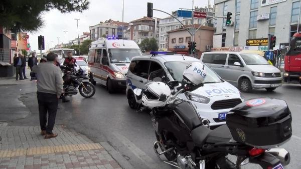 Avcılar'da motosikletli polis kazada yaralandı