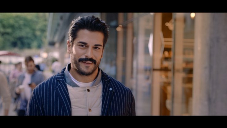 Burak Özçivit ile ‘Başarıyı üstünde taşı’ dediler