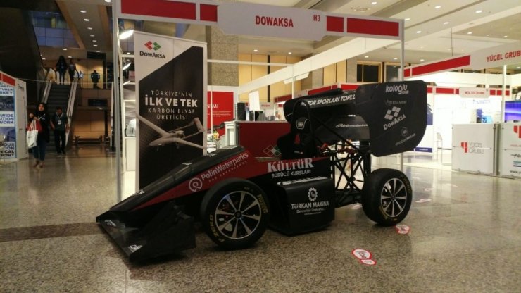 Düzce Üniversitesi öğrencilerinin yaptığı araç fuarda yoğun ilgi gördü