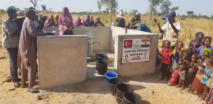 Öğretmen ve öğrencilerden Nijer’e su kuyusu