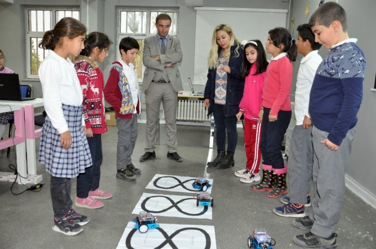 Köy çocukları için ‘robotik kodlama sınıfı’ açıldı