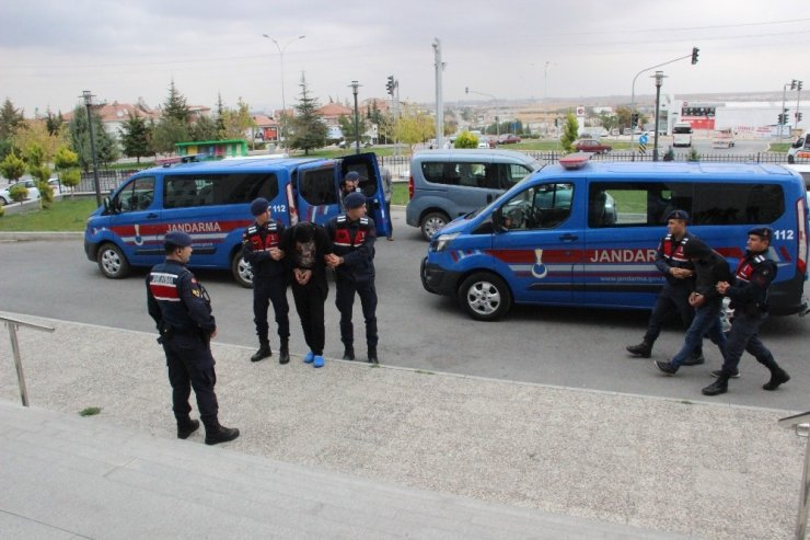 Karaman’da hırsızlık yaptıkları ileri sürülen 4 zanlı Konya’da yakalandı