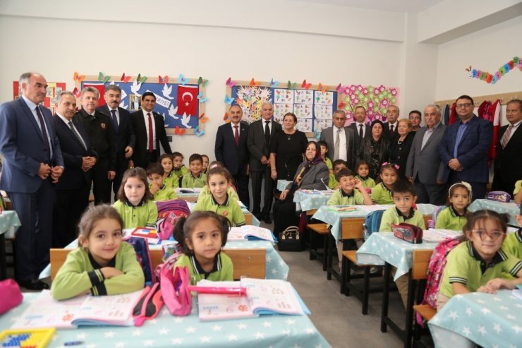 Vali Günaydın’dan Mehmet-Zeynep Akköse İlkokuluna Ziyaret