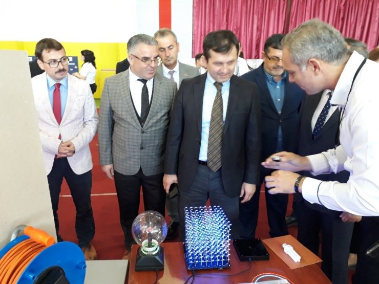 Uzunköprü’de bilim fuarı açıldı