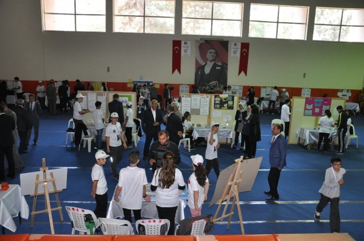 TÜBİTAK 4006 Bilim Fuarı’nda 30 proje çalışması yer aldı