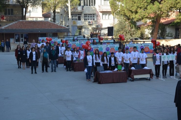 Sarayköy’de 30 proje ile ‘TÜBİTAK 4006 Bilim Fuarı’ açıldı