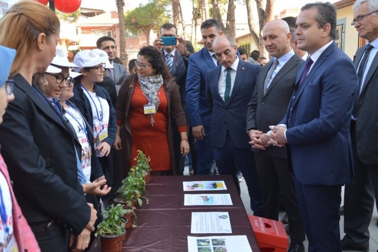 Sarayköy’de 30 proje ile ‘TÜBİTAK 4006 Bilim Fuarı’ açıldı