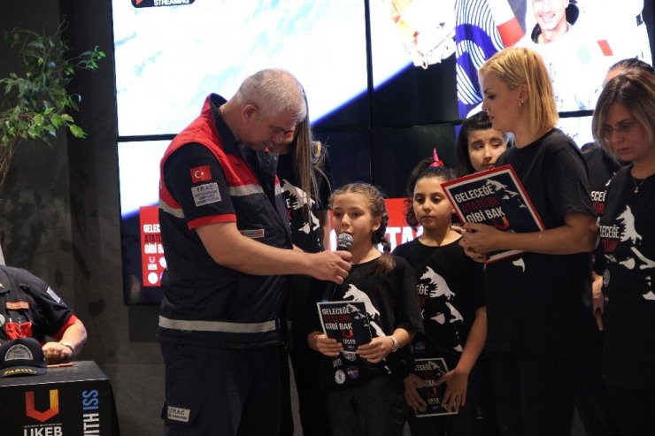 Öğrenciler uzaydaki astronotlarla bağlantı kurdu