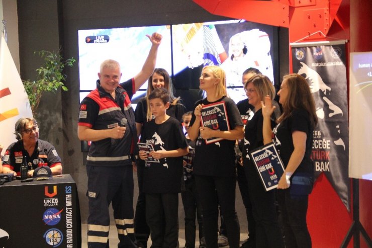 Öğrenciler uzaydaki astronotlarla bağlantı kurdu