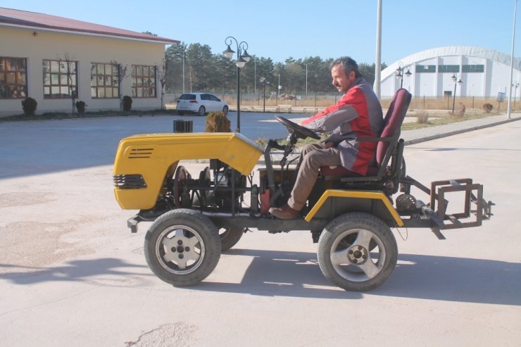 Lise öğrencileri hurdalardan mini traktör imal etti