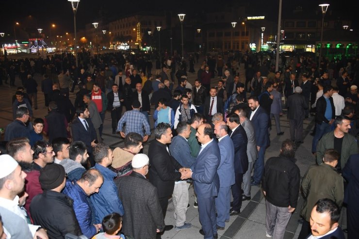 Başkan Altay, Mevlid Kandilinde vatandaşlarla buluştu
