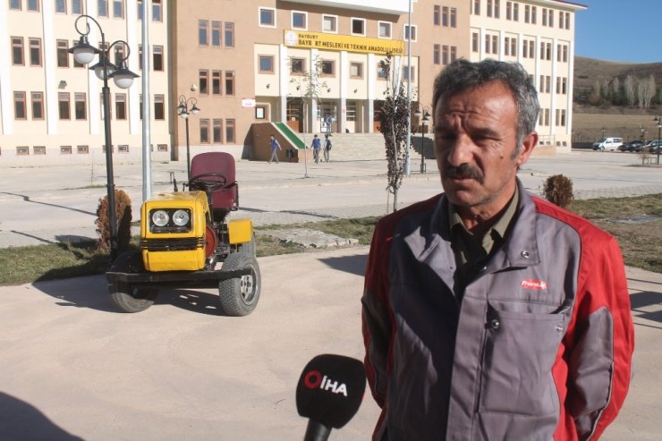 Lise öğrencileri hurdalardan mini traktör imal etti