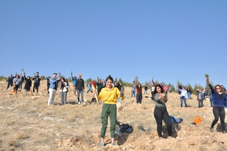 NEÜ Köyceğiz ve Seydişehir Yerleşkesinde binlerce fidan toprakla buluştu