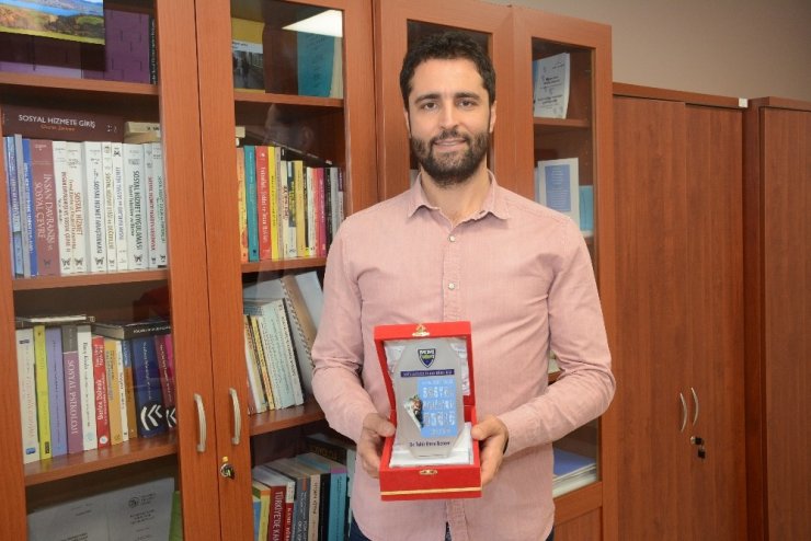 Anadolu Üniversitesi akademisyeninden gururlandıran başarı