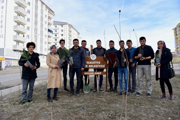 Ak Parti Yakutiye Gençlik teşkilatı 300 fidanı toprakla buluşturdu