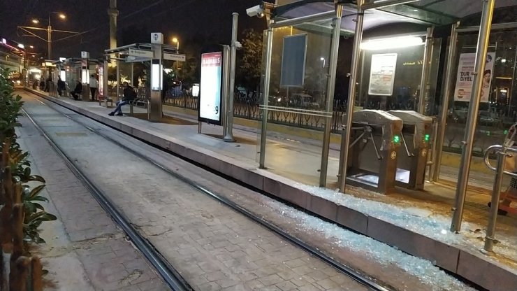 Beyoğlu’nda 7 yaşındaki çocuk tramvay ile peron arasına sıkıştı