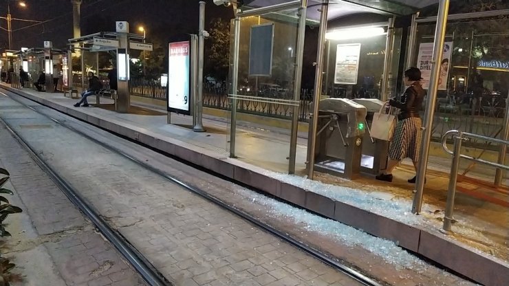 Beyoğlu’nda 7 yaşındaki çocuk tramvay ile peron arasına sıkıştı