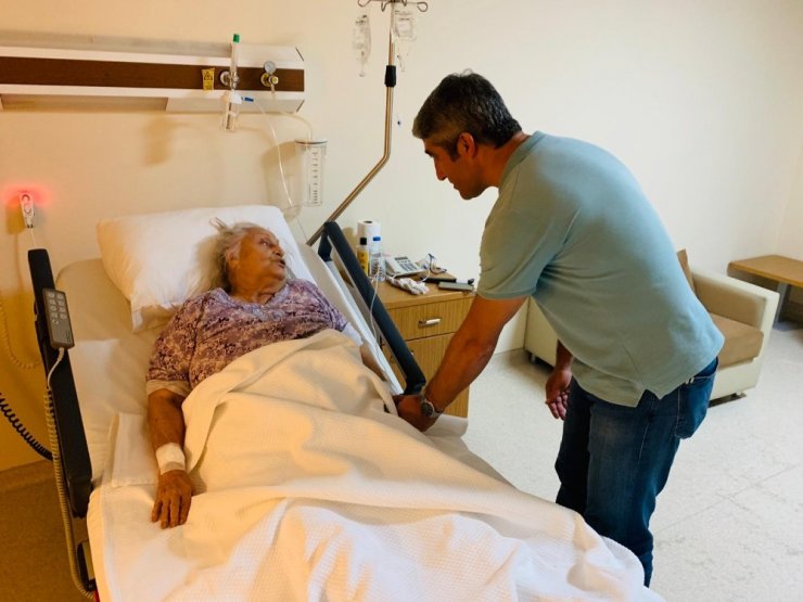 Başkan Oktay’dan usta oyuncu Karındaş’a hasta yatağında ziyaret