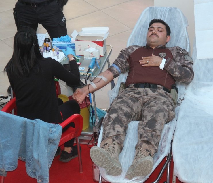 Emniyet müdürü lösemili çocuklar için kan verdi, organlarını bağışladı
