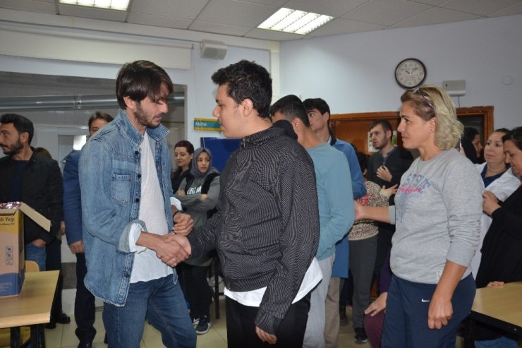 Ünlü dizi oyuncusu otistik çocuklarla bir araya geldi