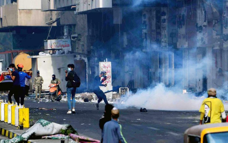 Bağdat’ta protestoculara gaz bombası atılması sonucu ölü sayısı 3’e yükseldi