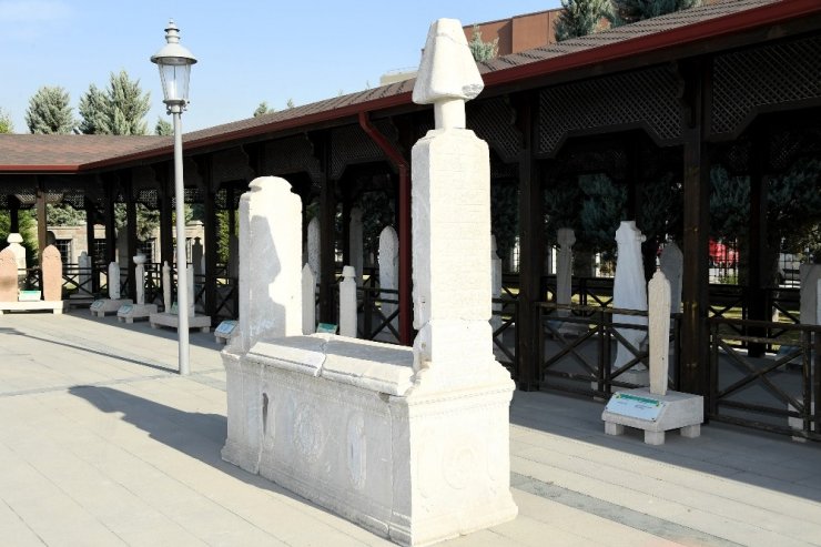Konya Büyükşehir, tarihi mezar taşlarına sahip çıkıyor