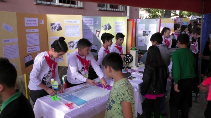Ortaokul öğrencileri bilimsel hayallerini sergiledi