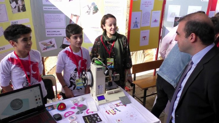 Ortaokul öğrencileri bilimsel hayallerini sergiledi
