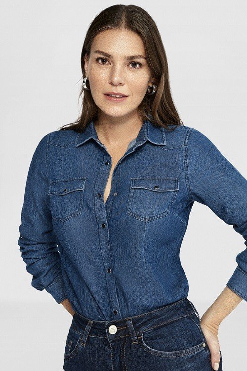 Aslı Enver yeni koleksiyon için kamera karşısına geçti