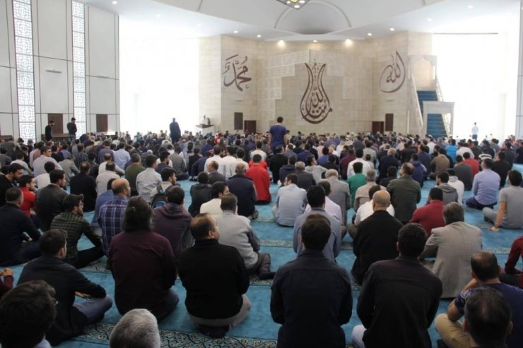 MKÜ’de 7 bin kişilik cami ibadete açıldı