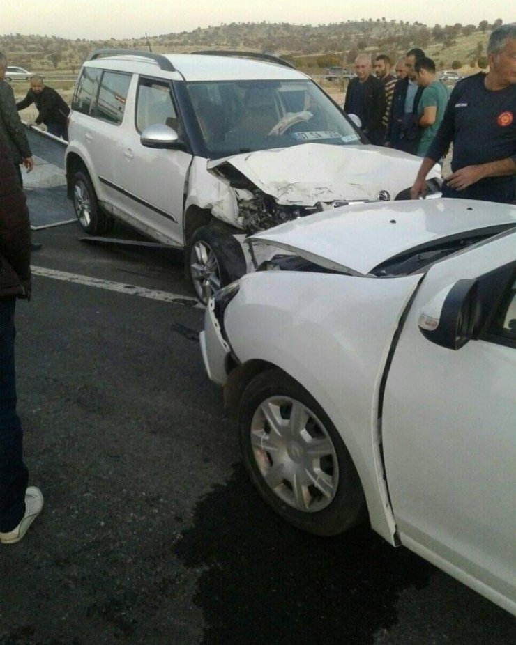 Mardin’de iki araç çarpıştı: 1’i ağır 5 yaralı
