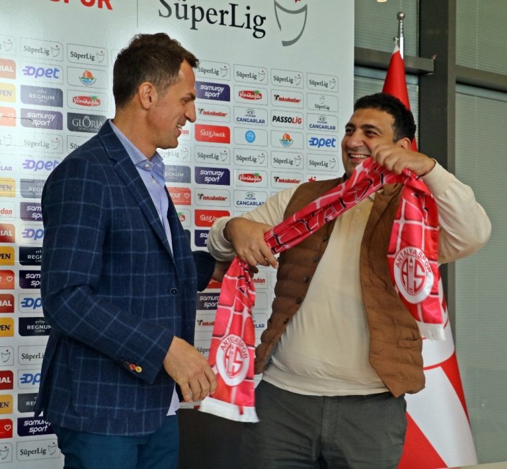 Antalyaspor’da Stjepan Tomas imzayı attı